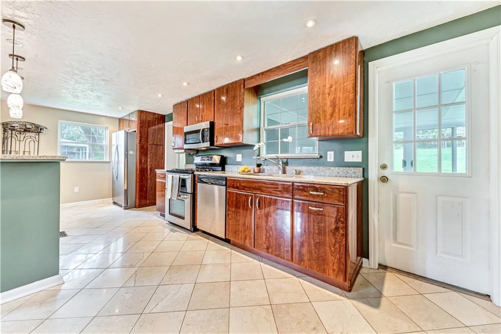 110 Lee Road Pittsburgh, PA 15237 - Photo 6 of 30 Gallery Image 6