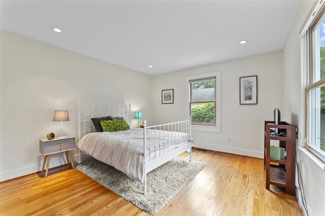 122 Georgetown Road Raleigh, NC 27608 - Photo 14 of 30 Photo 14