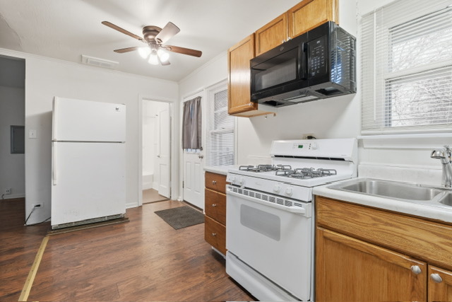 1502 Ridgeway Street Round Lake Beach, IL 60073 - Photo 4 of 9