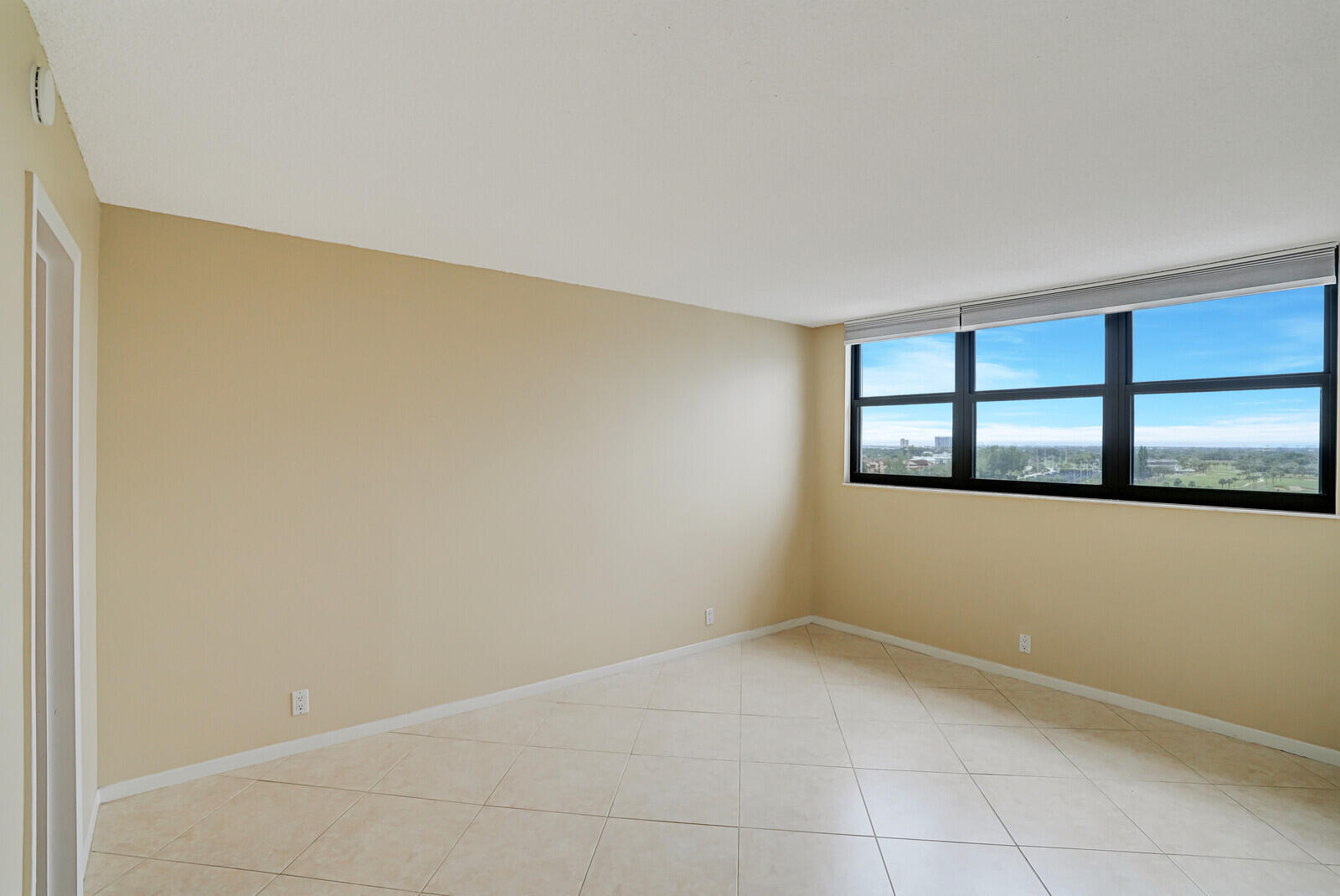 336 Golfview Road, Unit 1115 North Palm Beach, FL 33408 - Photo 22 of 40 Guest Bedroom