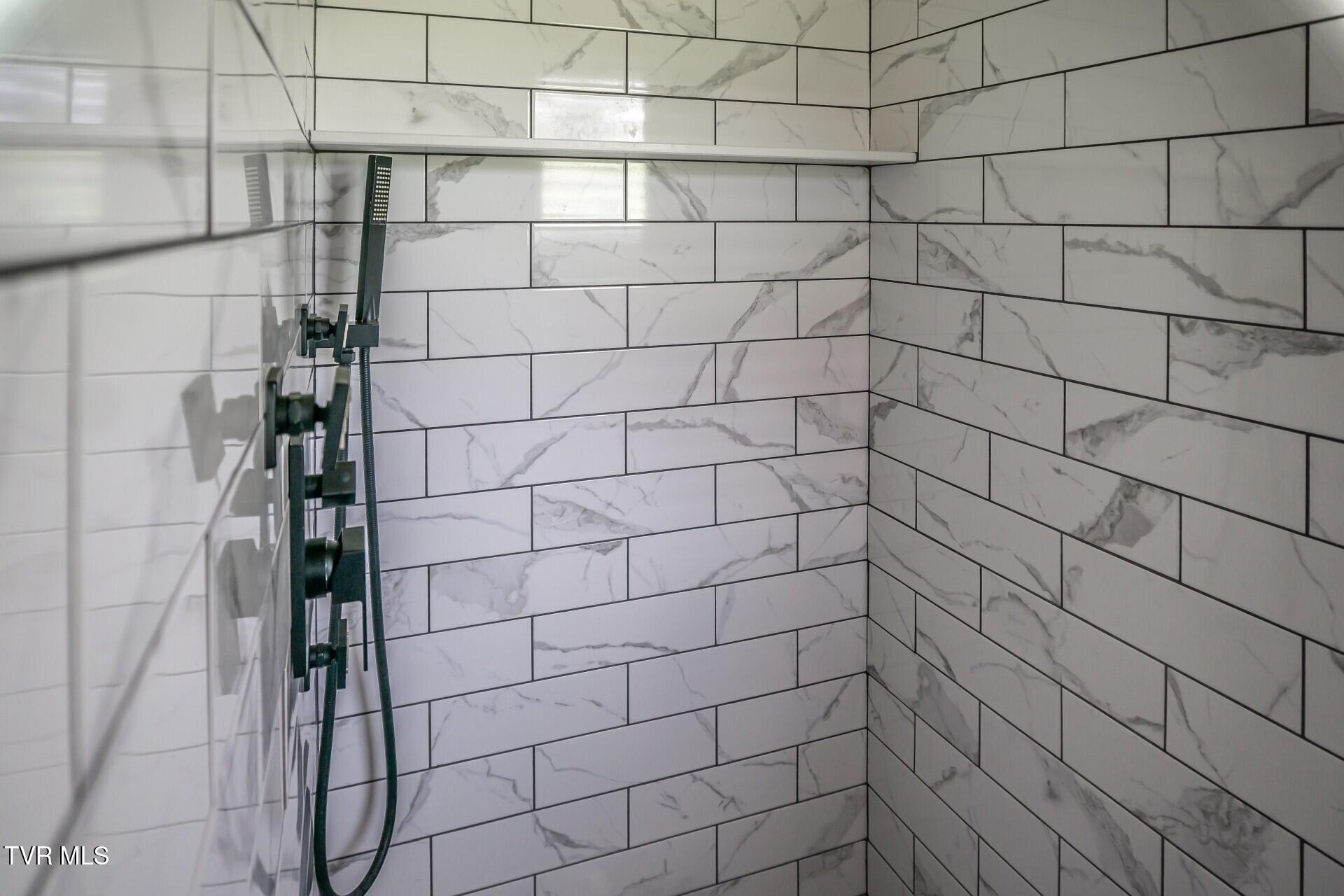 3655 West Allens Bridge Road, Unit 12 Greeneville, TN 37743 - Photo 11 of 42 thumbnail_3655WAllensBridgeG_029