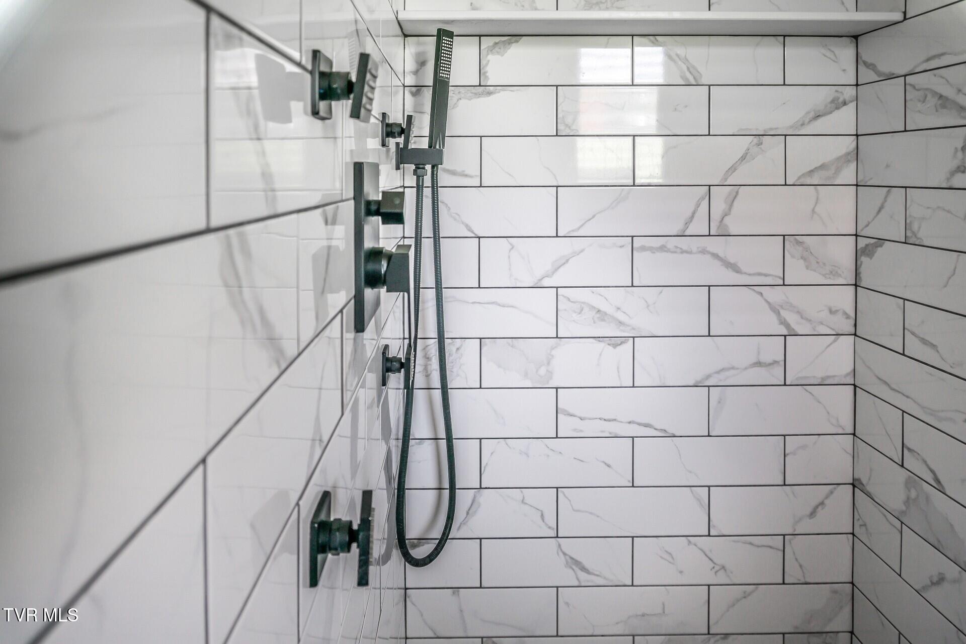 3655 West Allens Bridge Road, Unit 12 Greeneville, TN 37743 - Photo 12 of 42 thumbnail_3655WAllensBridgeG_032