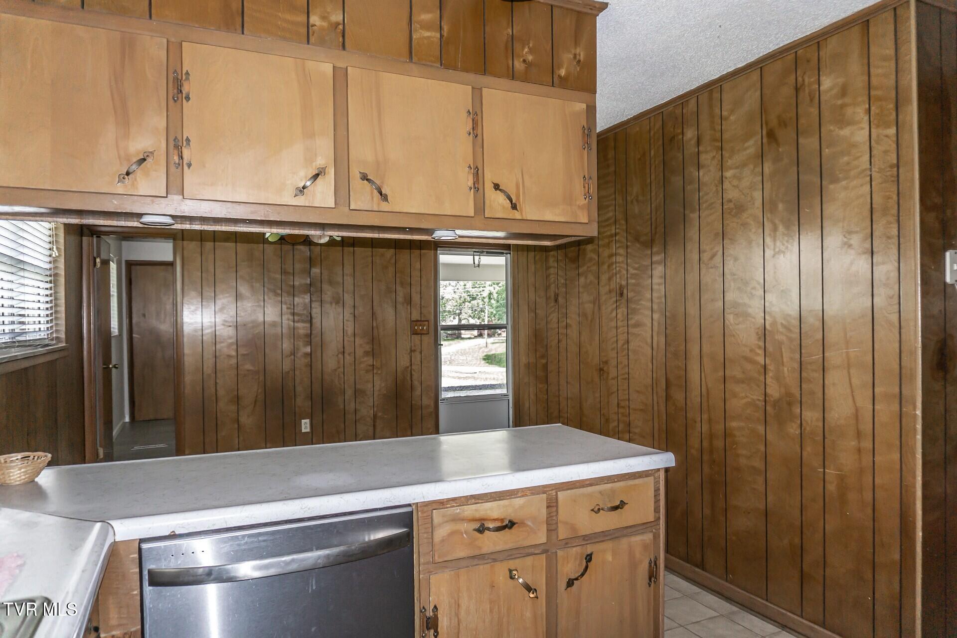 3655 West Allens Bridge Road, Unit 12 Greeneville, TN 37743 - Photo 17 of 42 thumbnail_3655WAllensBridgeG_017