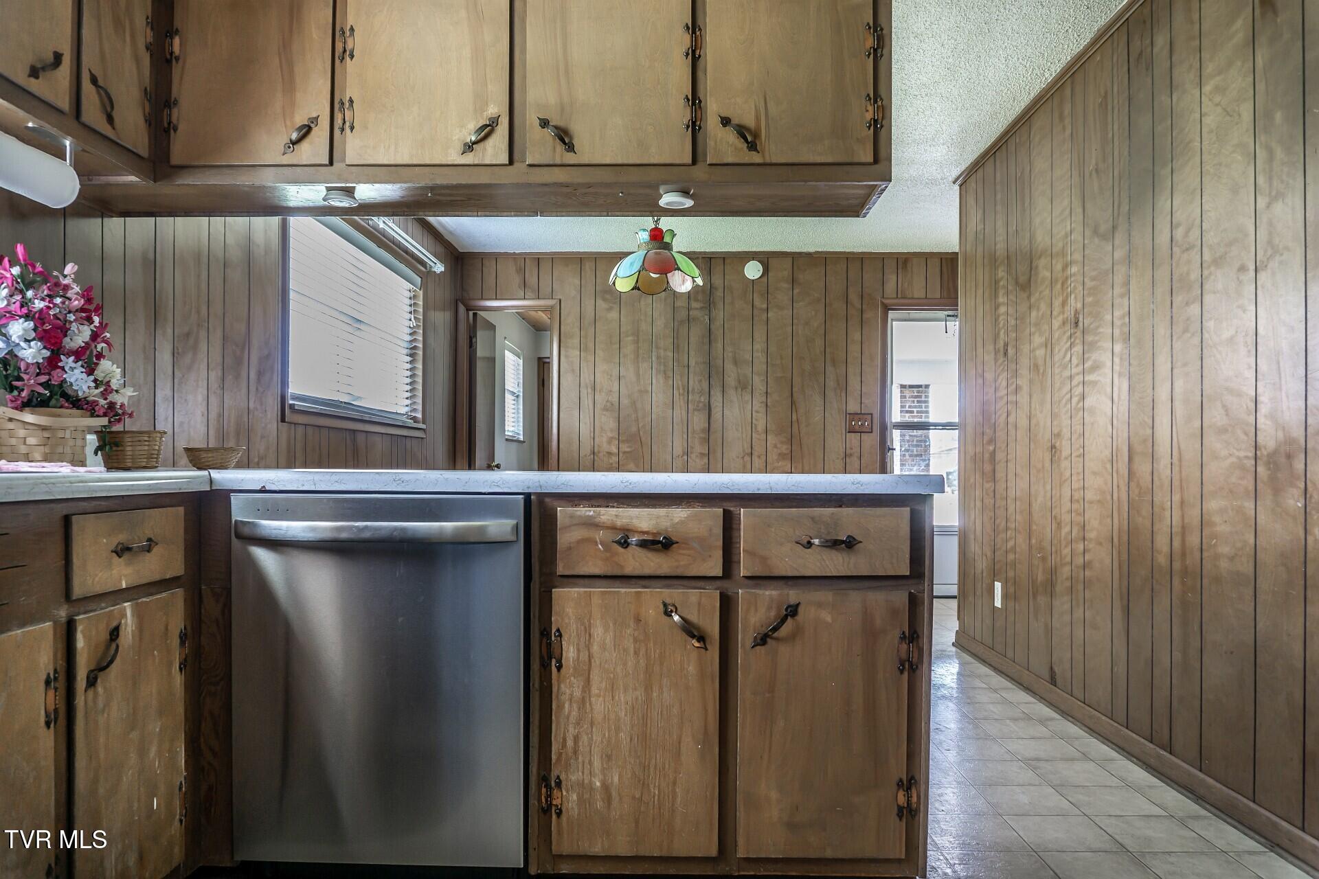 3655 West Allens Bridge Road, Unit 12 Greeneville, TN 37743 - Photo 18 of 42 thumbnail_3655WAllensBridgeG_019