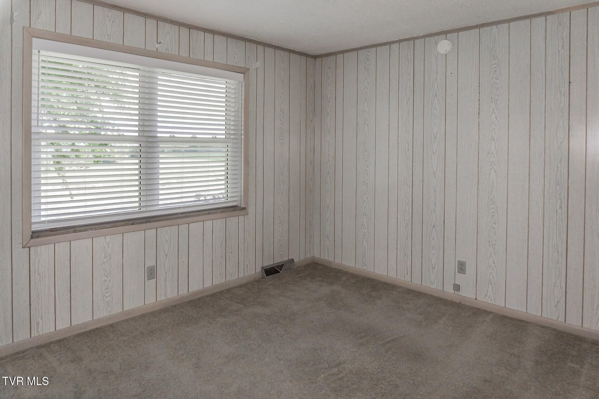 3655 West Allens Bridge Road, Unit 12 Greeneville, TN 37743 - Photo 22 of 42 thumbnail_3655WAllensBridgeG_008