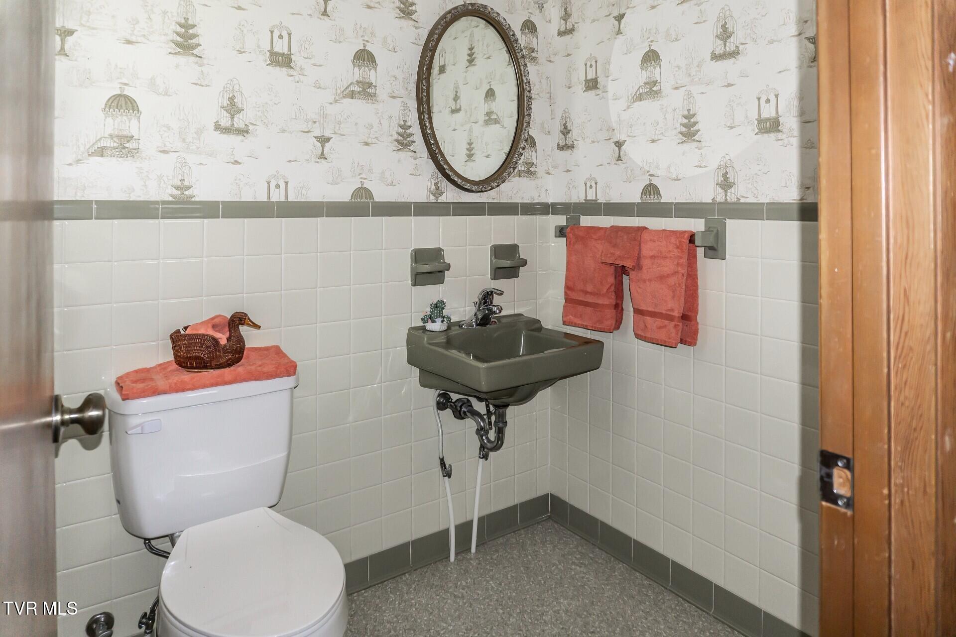 3655 West Allens Bridge Road, Unit 12 Greeneville, TN 37743 - Photo 24 of 42 thumbnail_3655WAllensBridgeG_016