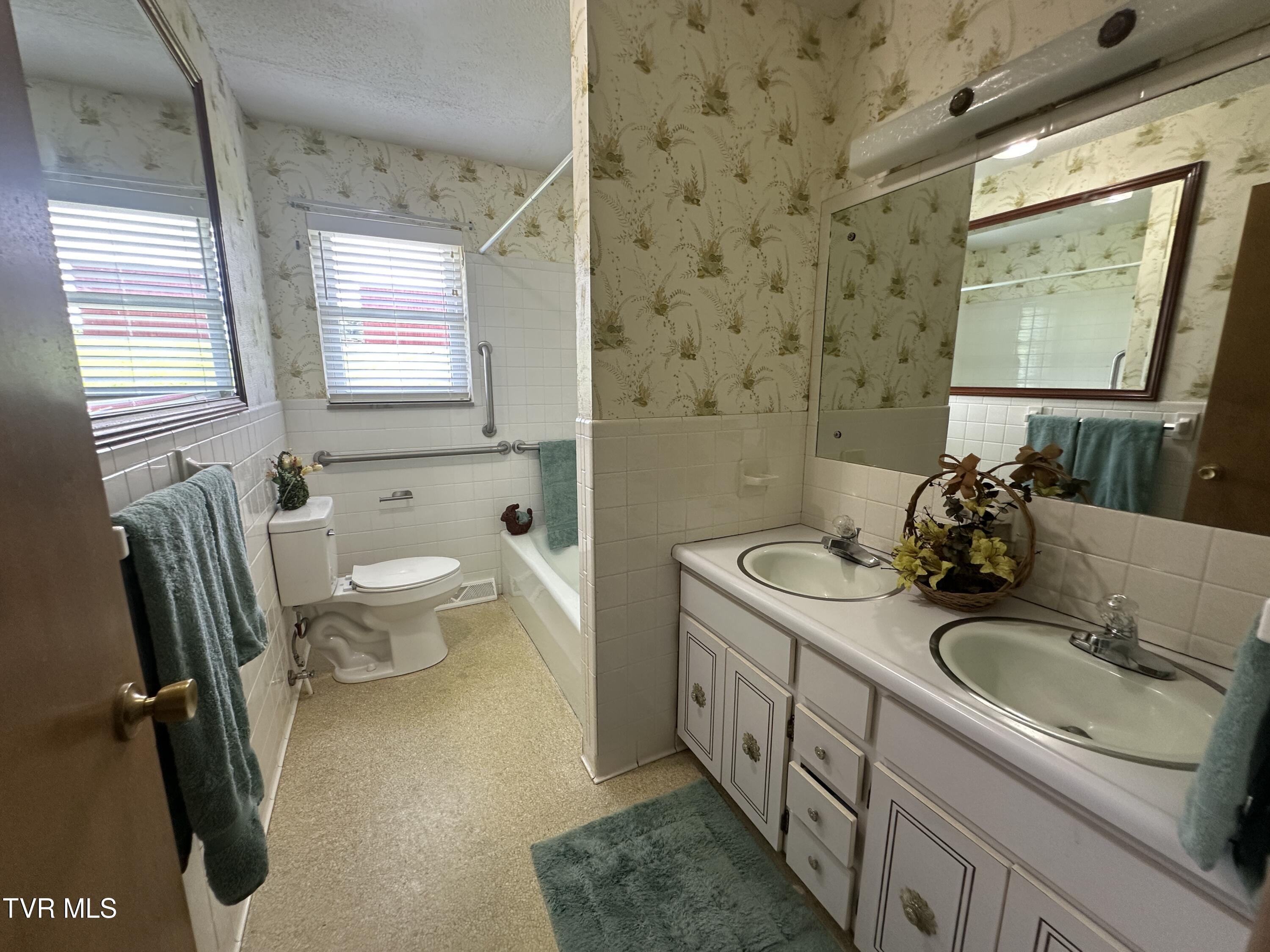 3655 West Allens Bridge Road, Unit 12 Greeneville, TN 37743 - Photo 25 of 42 IMG_7876