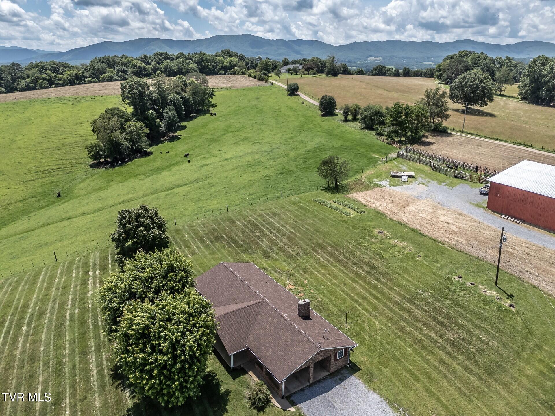 3655 West Allens Bridge Road, Unit 12 Greeneville, TN 37743 - Photo 33 of 42 thumbnail_3655WAllensBridgeG_092