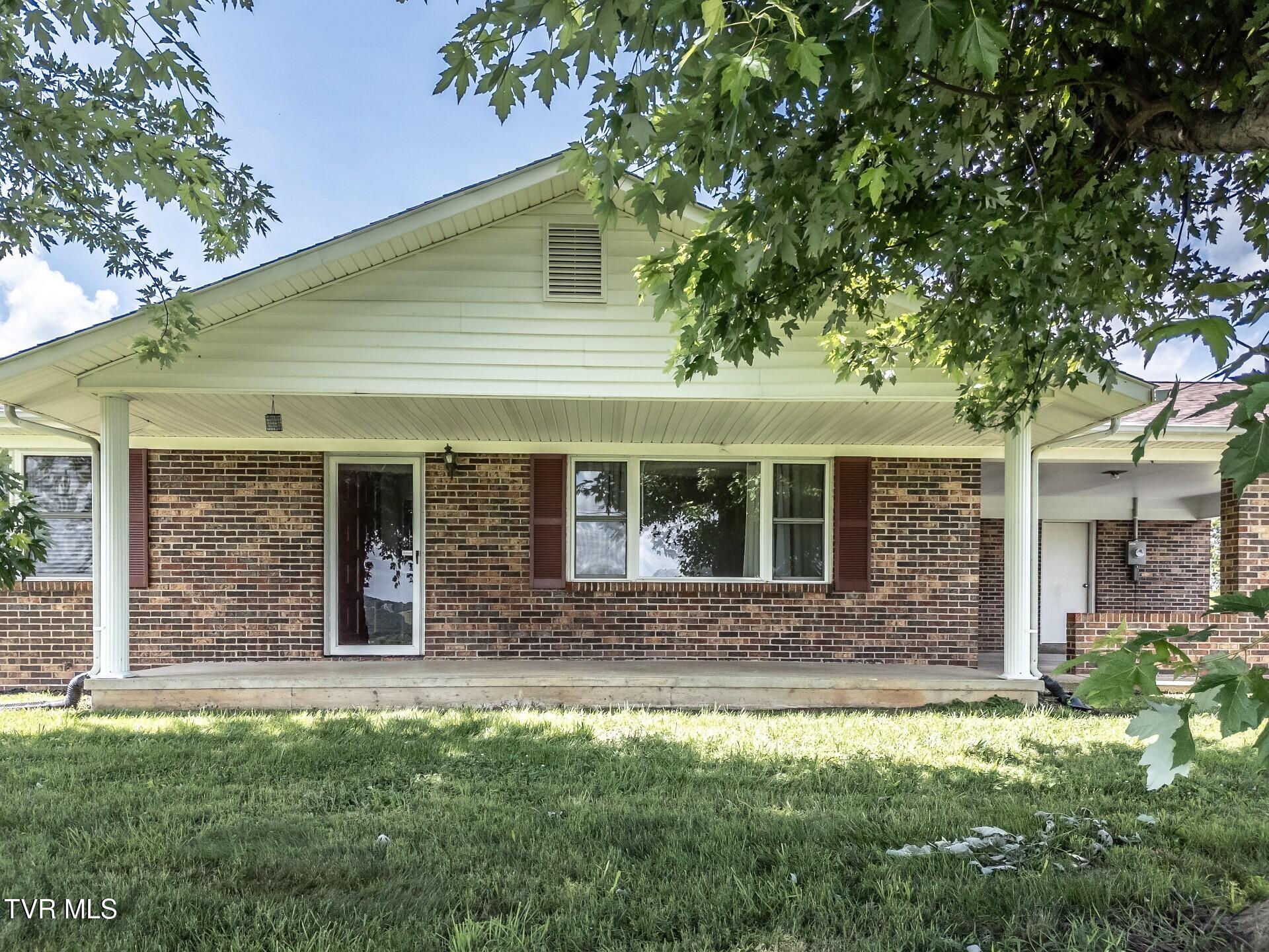 3655 West Allens Bridge Road, Unit 12 Greeneville, TN 37743 - Photo 5 of 42 thumbnail_3655WAllensBridgeG_094