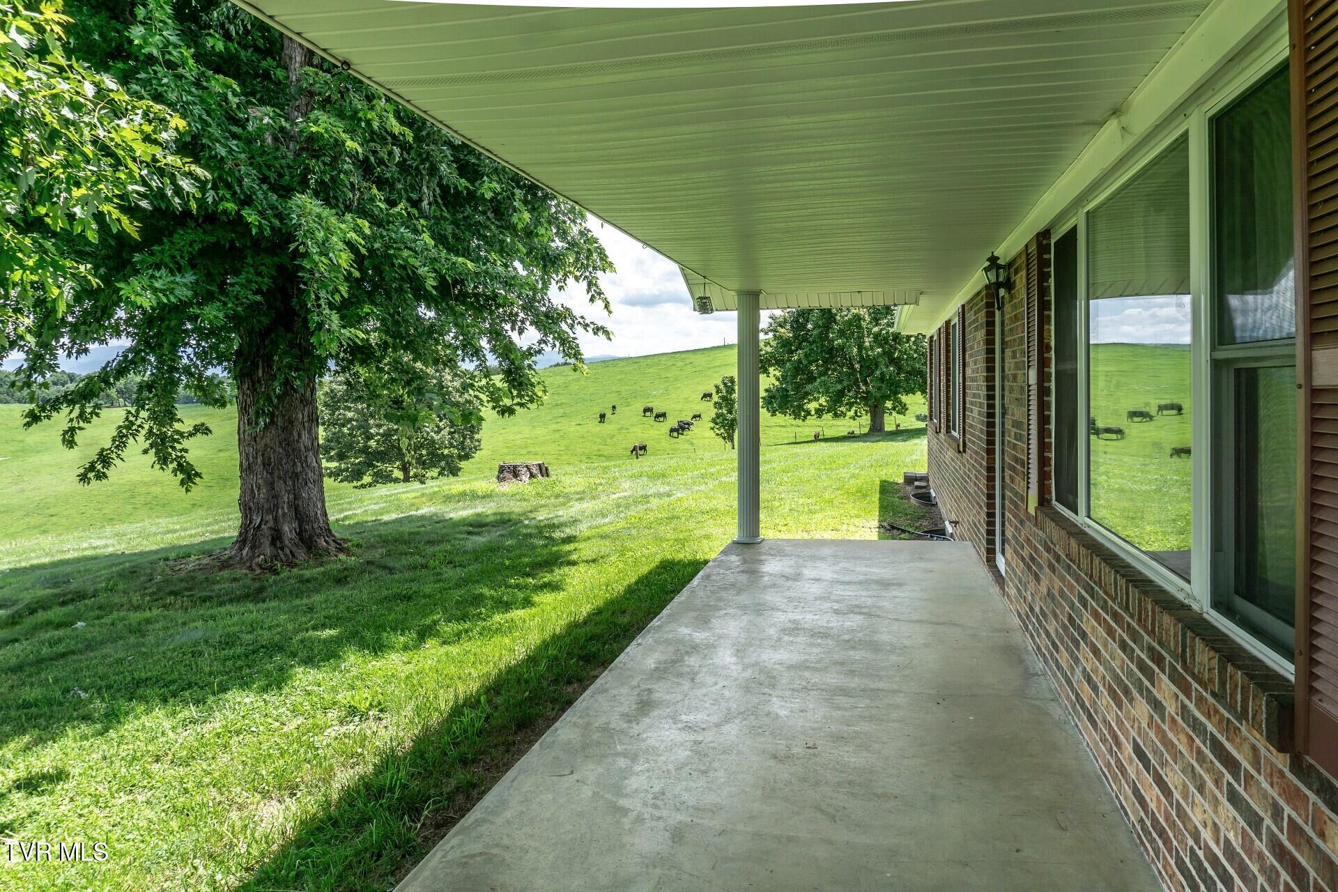 3655 West Allens Bridge Road, Unit 12 Greeneville, TN 37743 - Photo 7 of 42 thumbnail_3655WAllensBridgeG_058