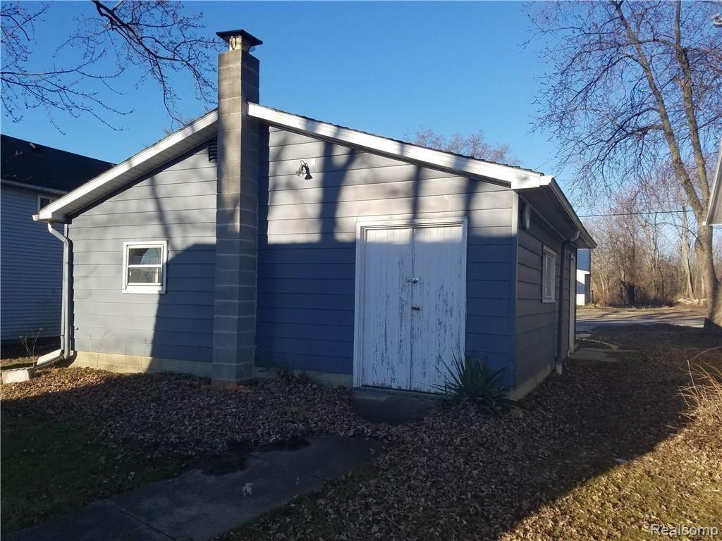 6852 Fargo Road Avoca, MI 48006 - Photo 12 of 14 Garageback.jpg