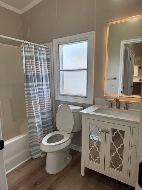 131 Lipan Trail Weatherford, TX 76087 - Photo 22 of 25 a bathroom with a toilet a sink and a mirror