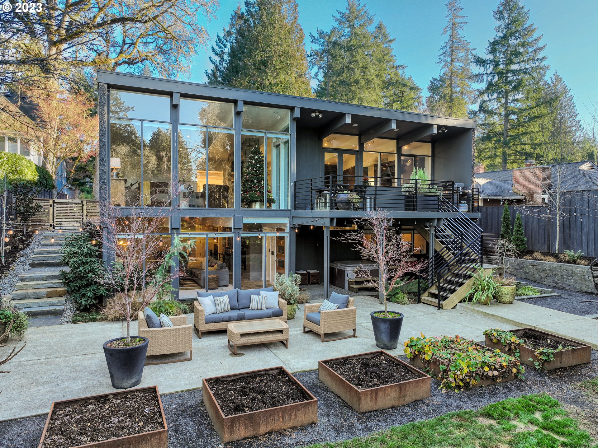 17627 Kelok Road Lake Oswego, OR 97034 - Photo 1 of 32 Gallery Image 1