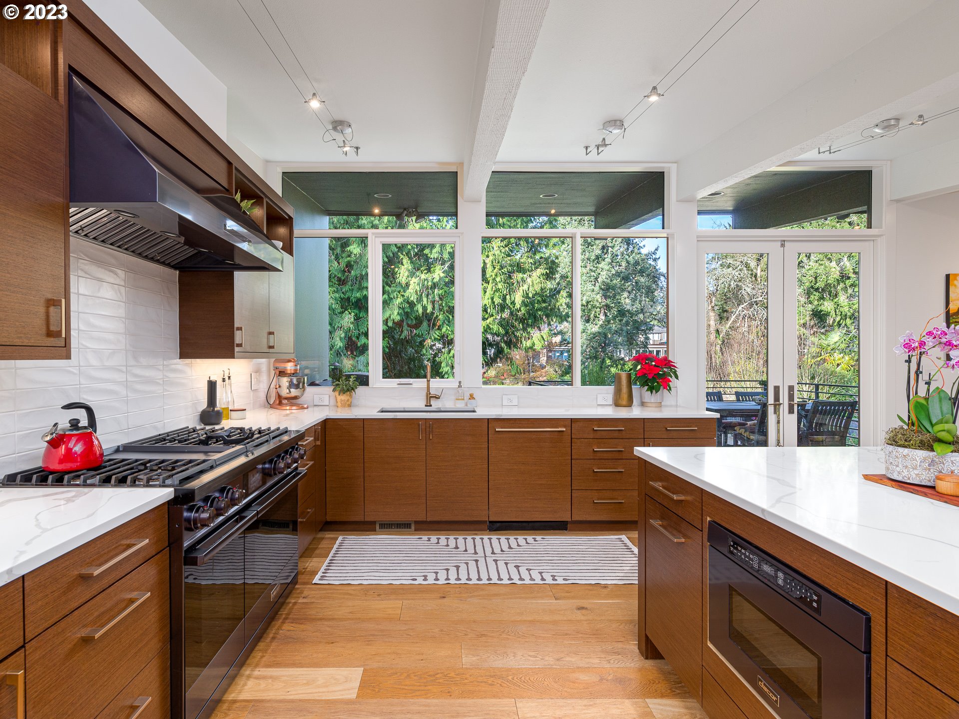17627 Kelok Road Lake Oswego, OR 97034 - Photo 18 of 32 Gallery Image 18