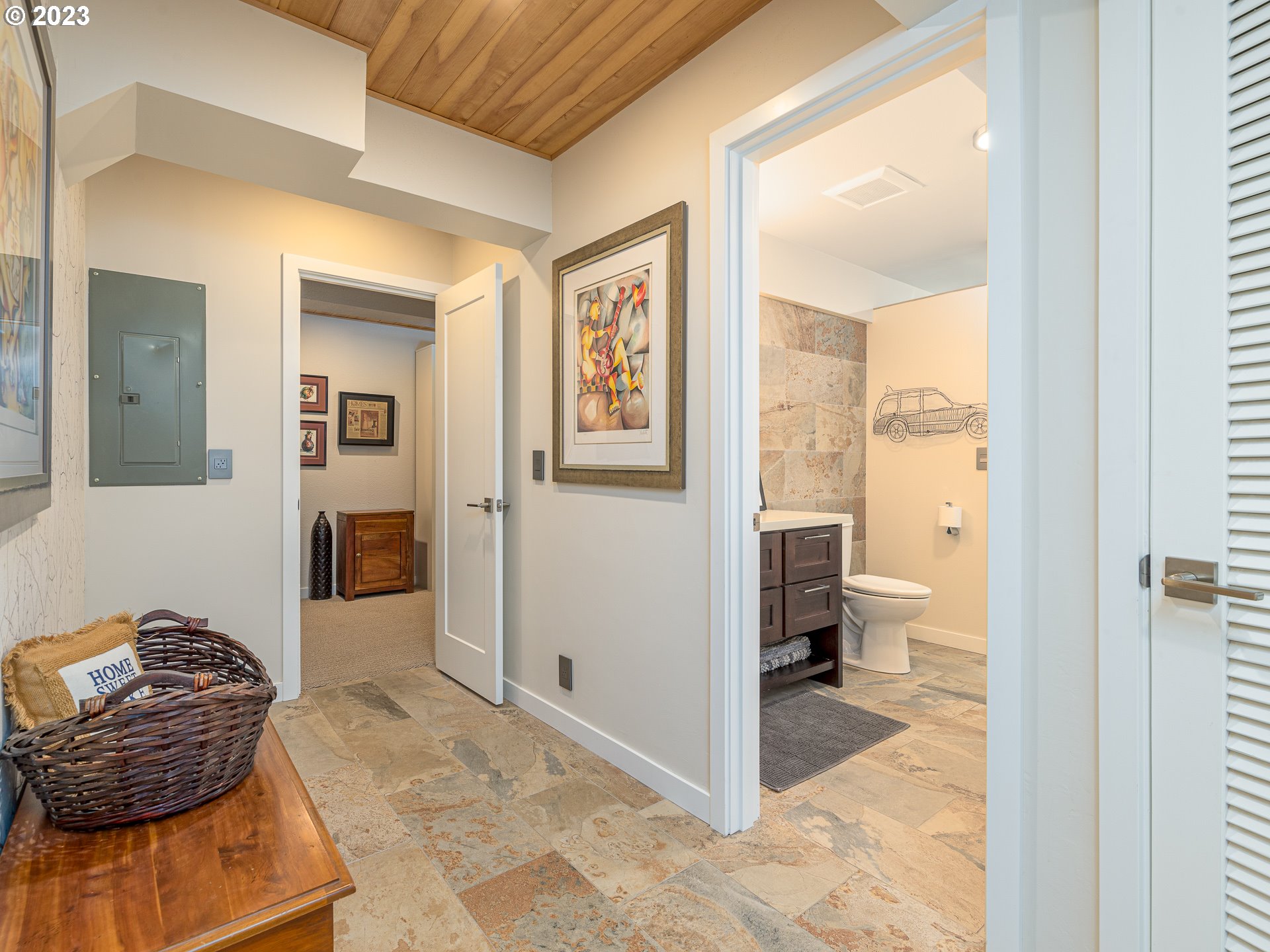 17627 Kelok Road Lake Oswego, OR 97034 - Photo 25 of 32 Gallery Image 25