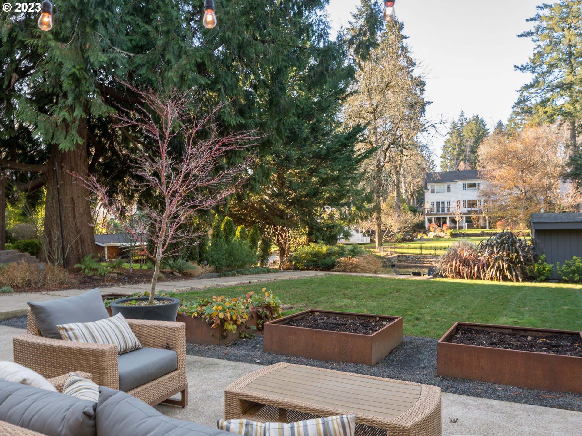 17627 Kelok Road Lake Oswego, OR 97034 - Photo 27 of 32 Gallery Image 27