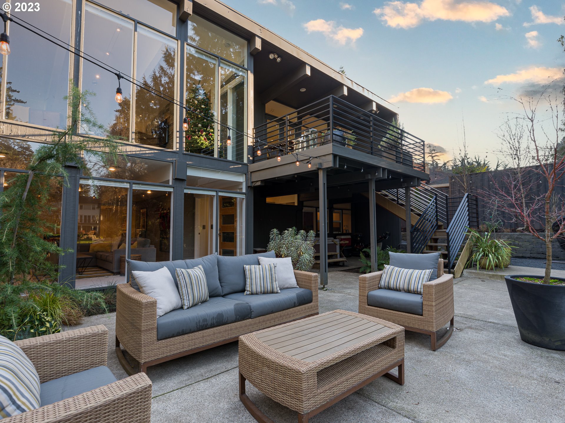 17627 Kelok Road Lake Oswego, OR 97034 - Photo 30 of 32 Gallery Image 30