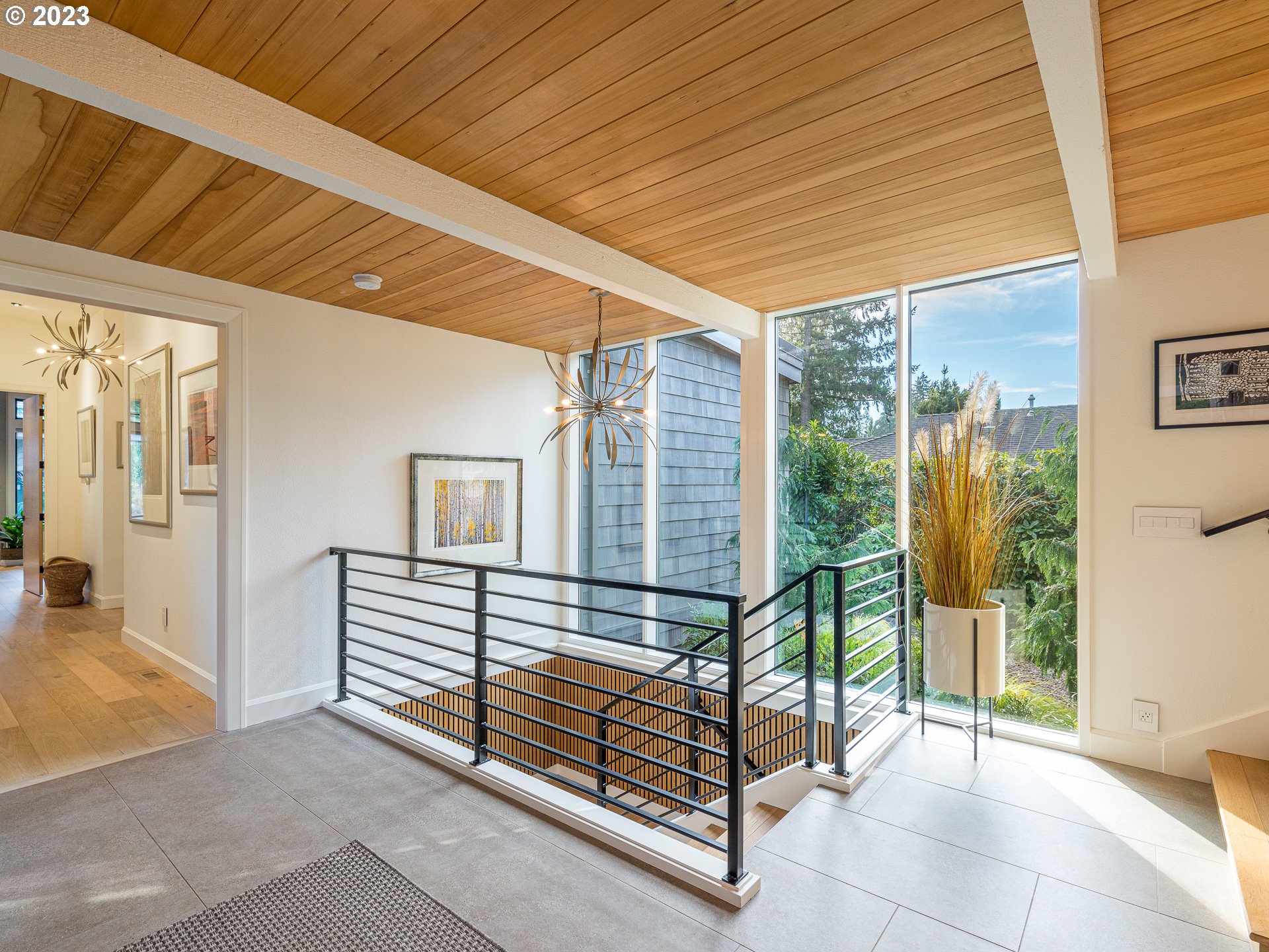 17627 Kelok Road Lake Oswego, OR 97034 - Photo 4 of 32 Gallery Image 4