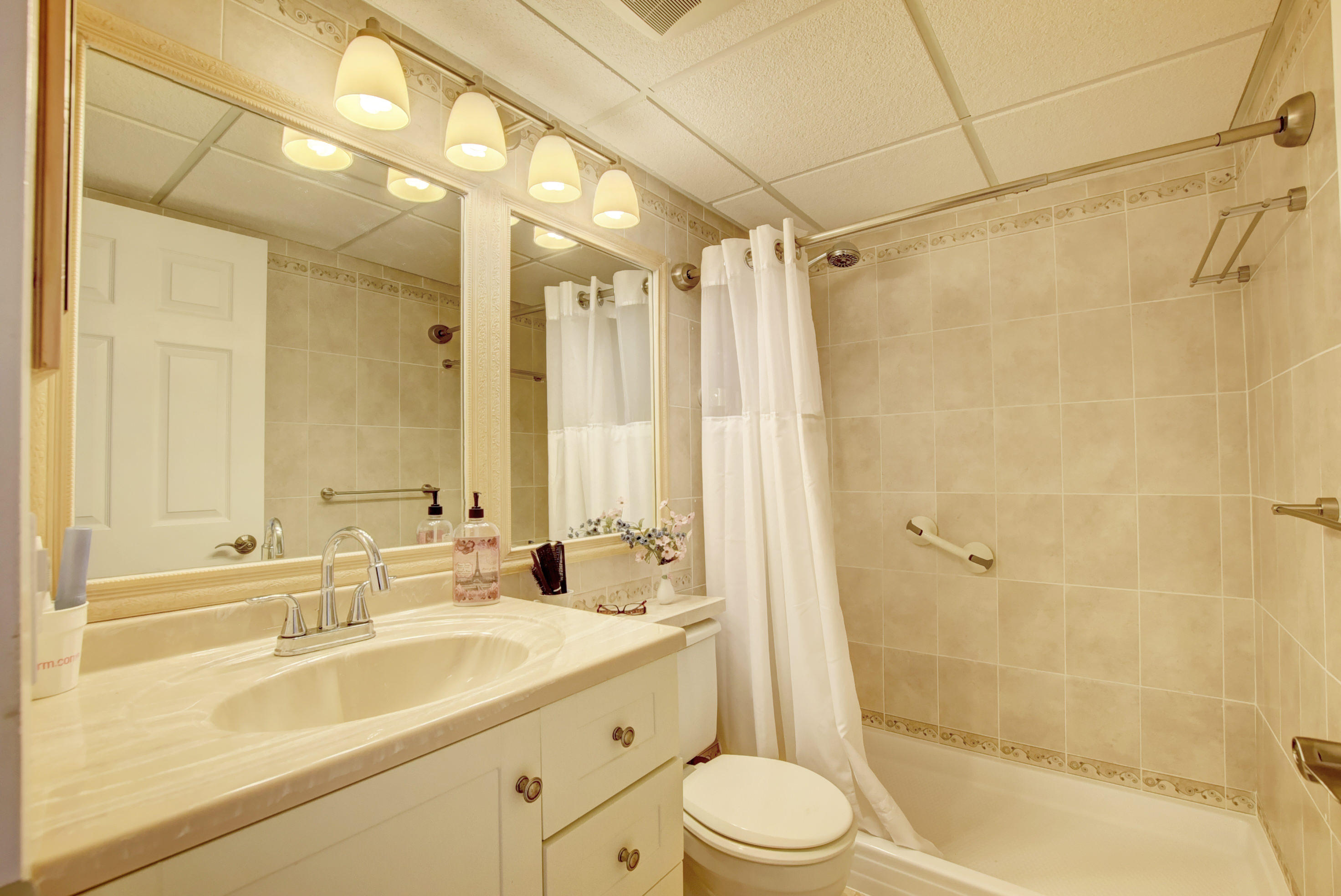 2038 Exeter C, Unit 2038C Boca Raton, FL 33434 - Photo 13 of 32 13_ebf_2769and4more