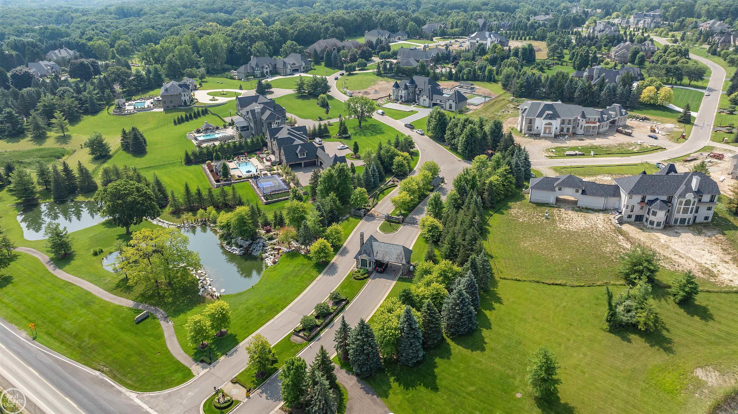 5201 Orchard Ridge Court Rochester, MI 48306 - Photo 95 of 97 50149845-7f0adbc2-8f98-41e6-b969-e6e52f3f3ca3.JPG