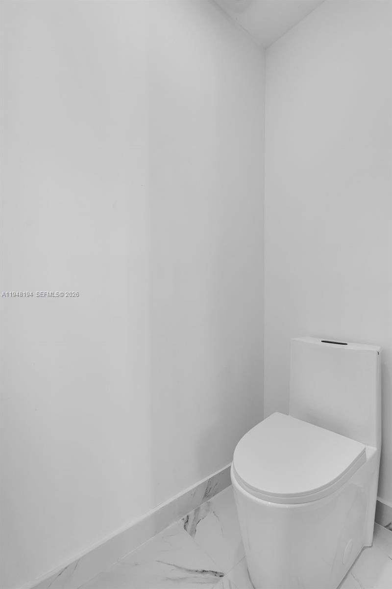 2203 Southwest 139th Avenue Miami, FL 33175 - Photo 11 of 34 Half Bathroom