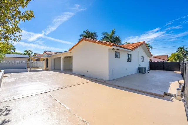 $895,000 | 2203 Southwest 139th Avenue, Miami, FL 33175