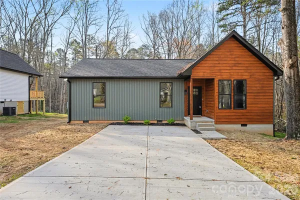 $285,000 | 427 West Ballard Street, Cherryville, NC 28021