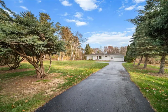 $240,000 | 6786 East River Road, Flushing, MI 48433