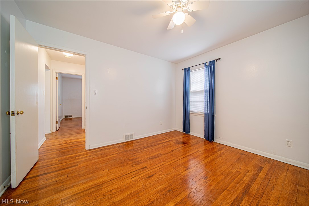 4729 Anderson Road Cleveland, OH 44124 - Photo 14 of 32