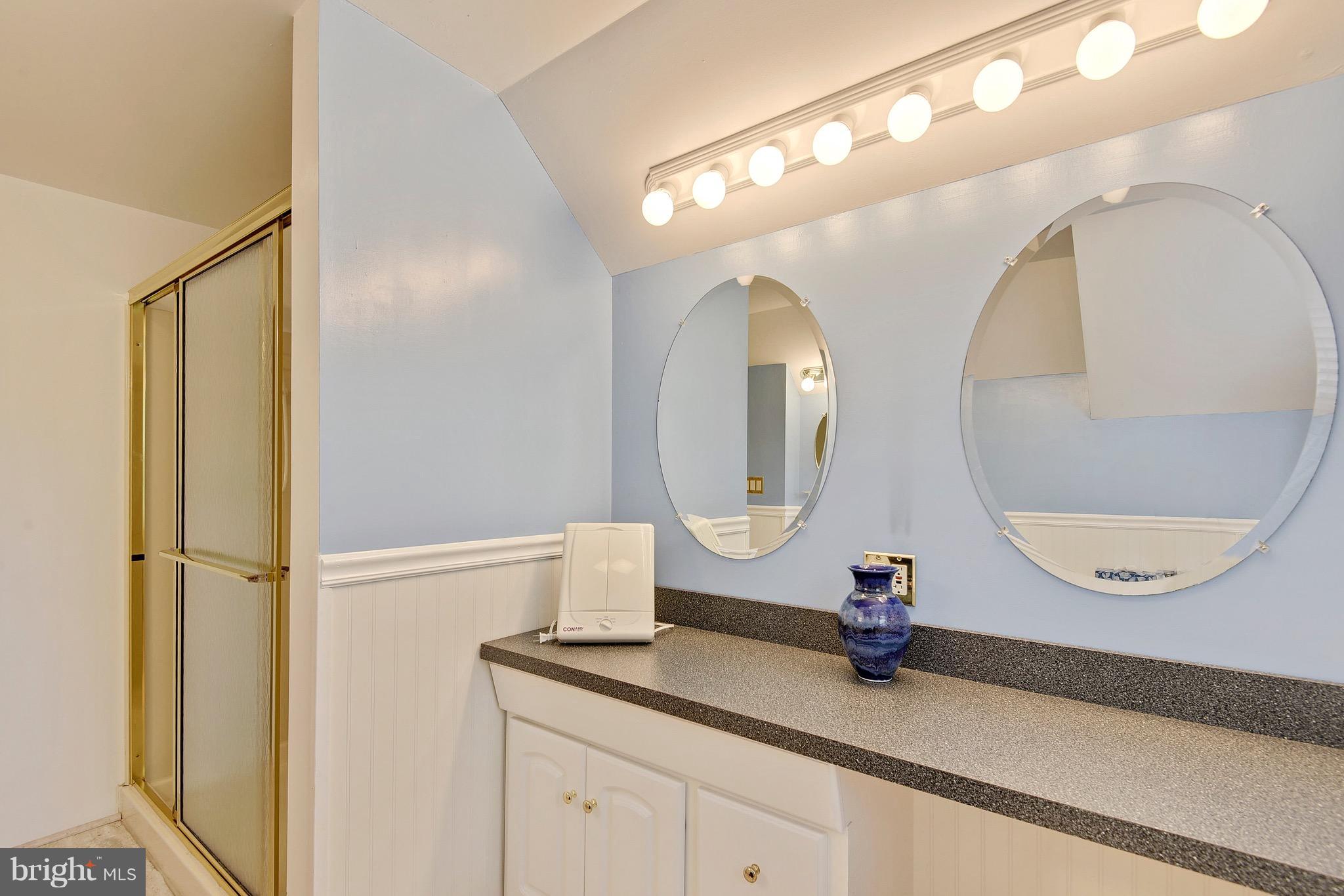 2000 Lansdowne Way Silver Spring, MD 20910 - Photo 18 of 21 Bath