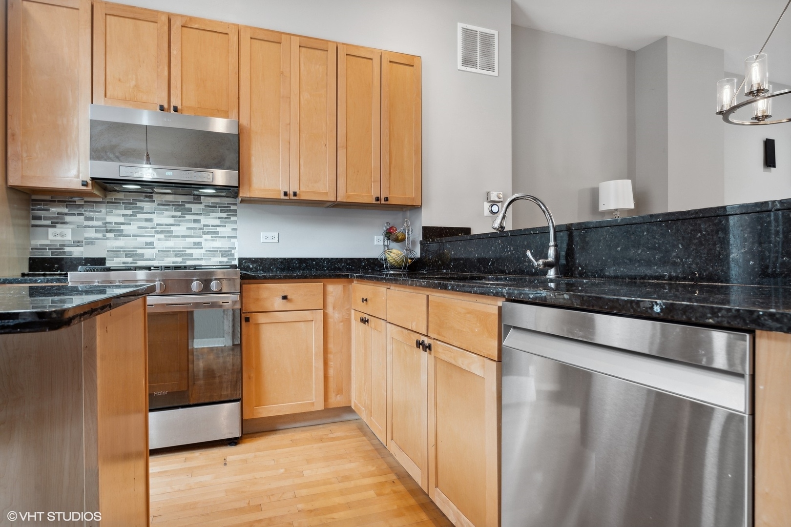 2256 West Wolfram Street Chicago, IL 60618 - Photo 12 of 25