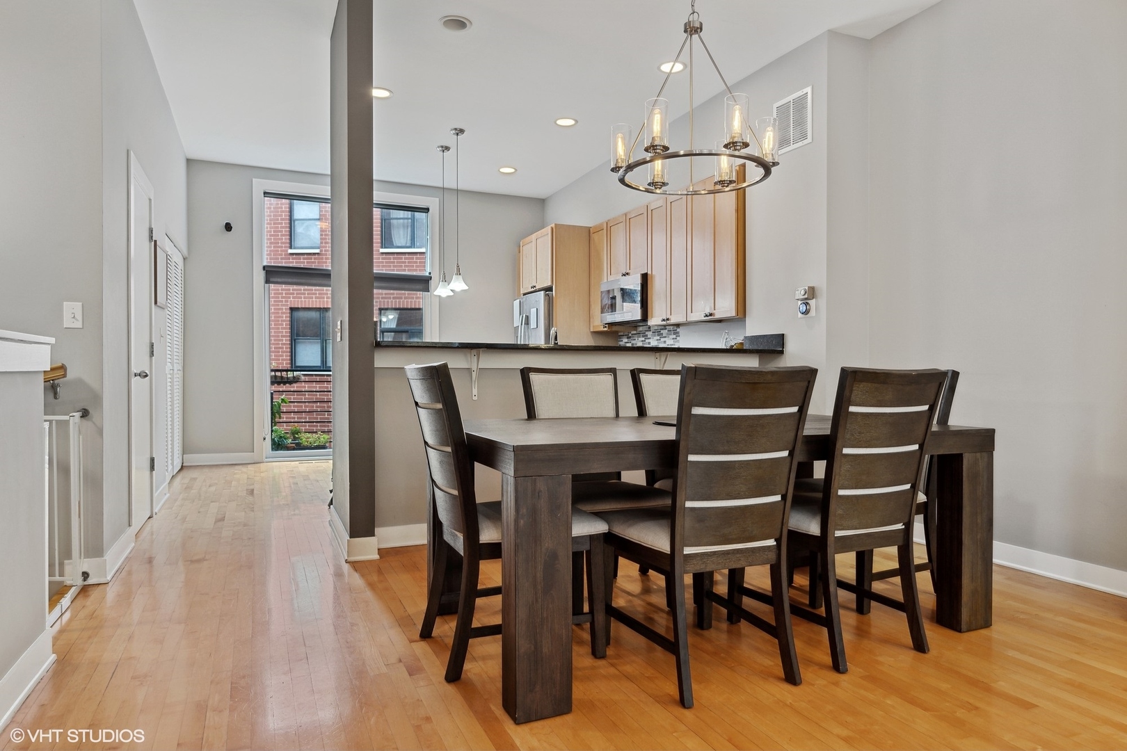 2256 West Wolfram Street Chicago, IL 60618 - Photo 8 of 25