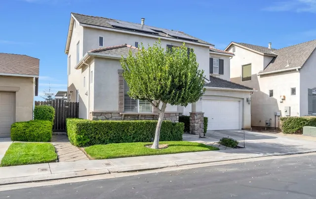 $420,000 | 1916 North Tuscany Lane, Clovis, CA 93619