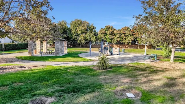 $420,000 | 1916 North Tuscany Lane, Clovis, CA 93619