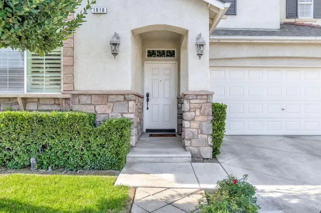 $420,000 | 1916 North Tuscany Lane, Clovis, CA 93619