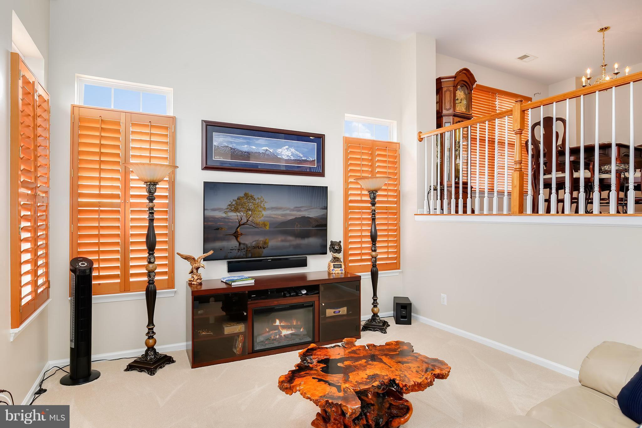 5087 Anchorstone Drive Woodbridge, VA 22192 - Photo 4 of 30 Living Room