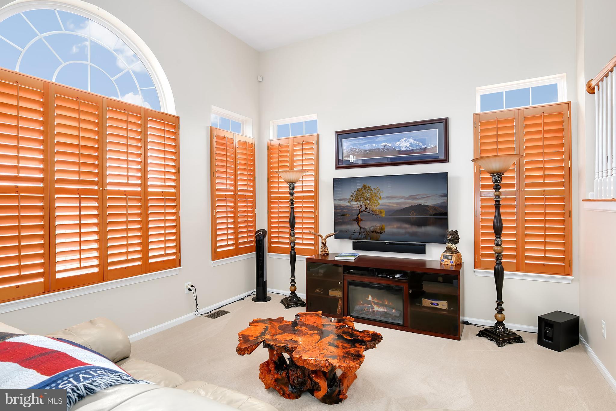 5087 Anchorstone Drive Woodbridge, VA 22192 - Photo 5 of 30 Living Room