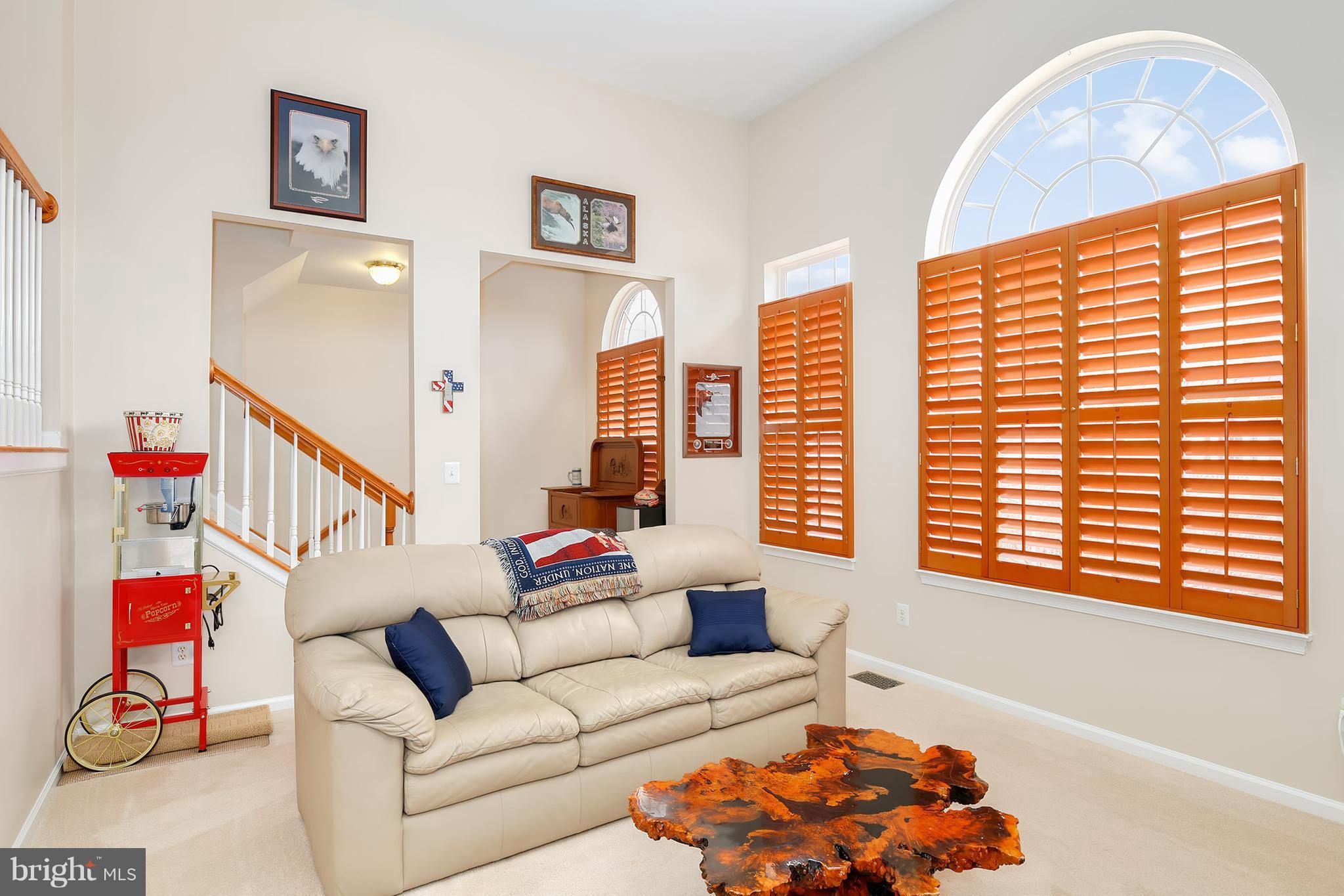 5087 Anchorstone Drive Woodbridge, VA 22192 - Photo 6 of 30 Living Room