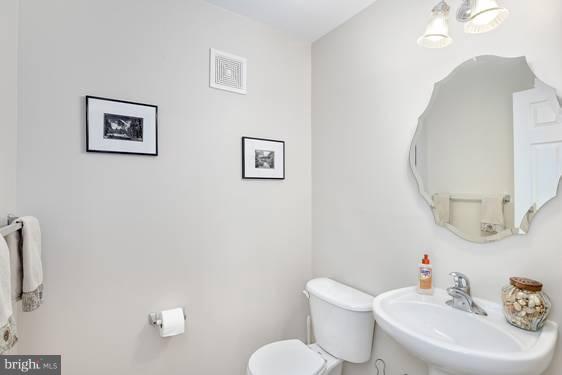5087 Anchorstone Drive Woodbridge, VA 22192 - Photo 8 of 30 Bath