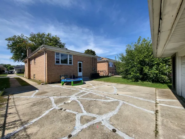 a front view of house with yard