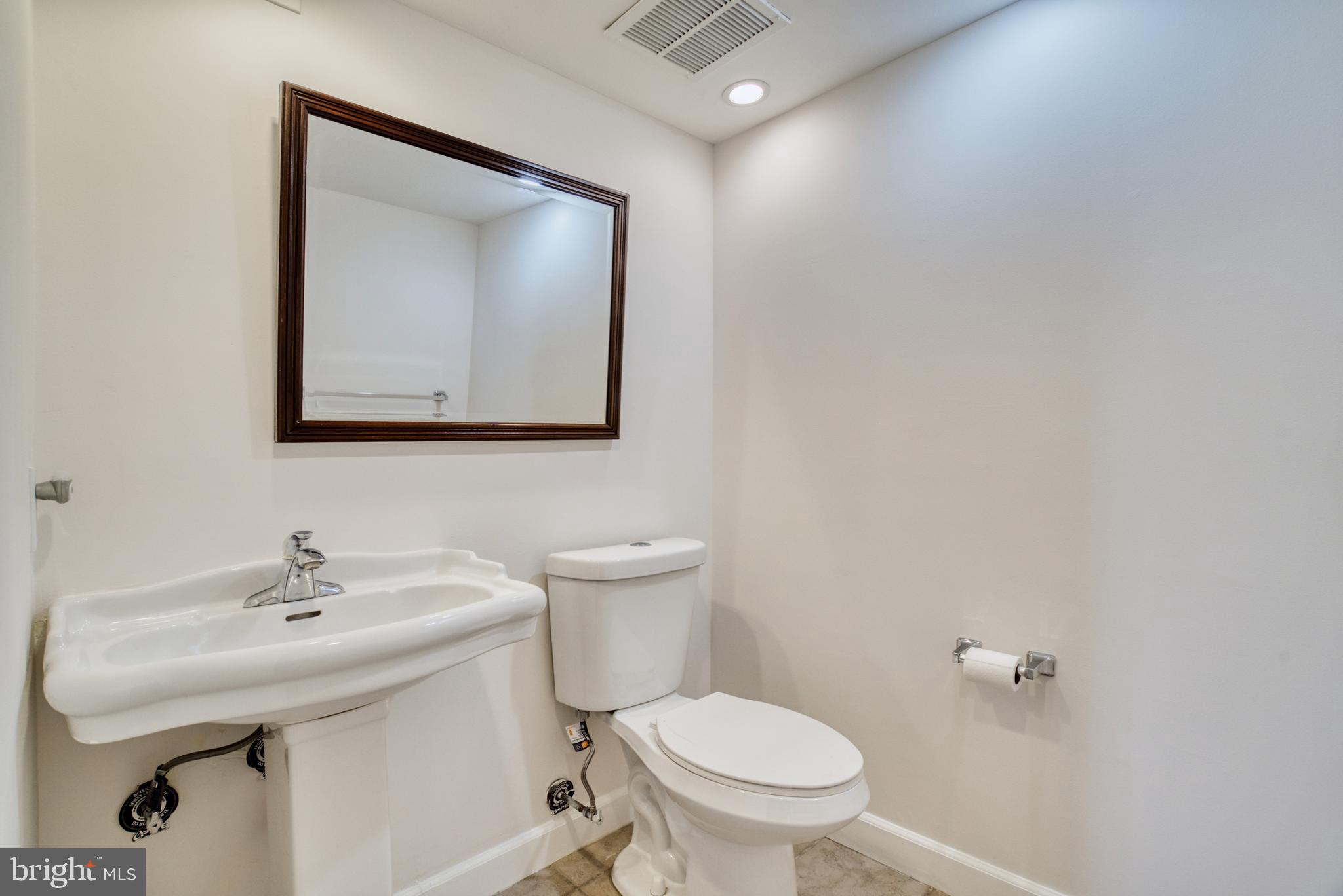 1800 Old Meadow Road, Unit 1006 McLean, VA 22102 - Photo 23 of 63 a bathroom with a toilet sink and mirror
