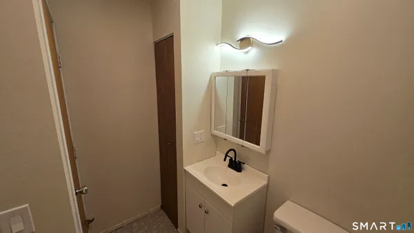 $179,999 | 1150 Whitney Avenue, Unit 5, Hamden, CT 06517