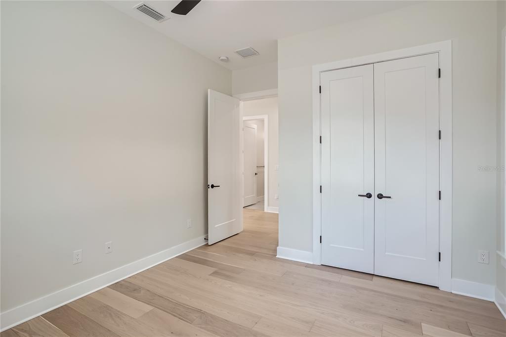 325 33rd Avenue North St. Petersburg, FL 33704 - Photo 19 of 57 a view of an empty room