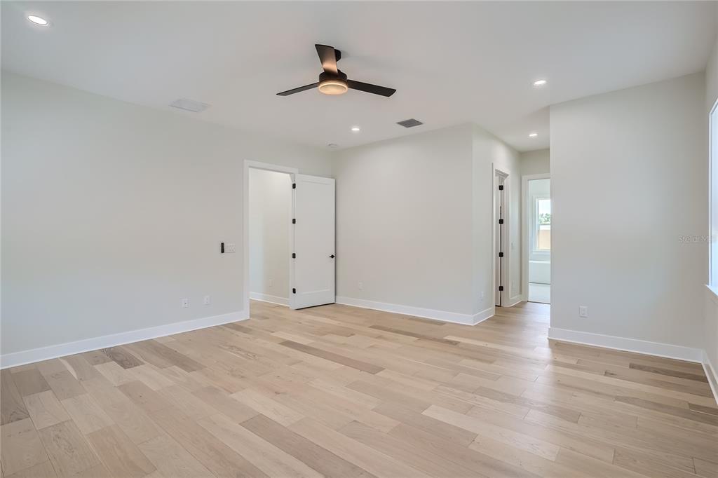 325 33rd Avenue North St. Petersburg, FL 33704 - Photo 23 of 57 a view of an empty room