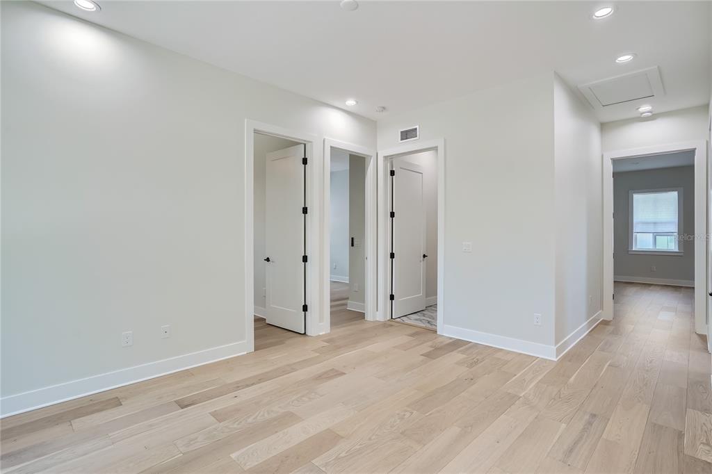 325 33rd Avenue North St. Petersburg, FL 33704 - Photo 36 of 57