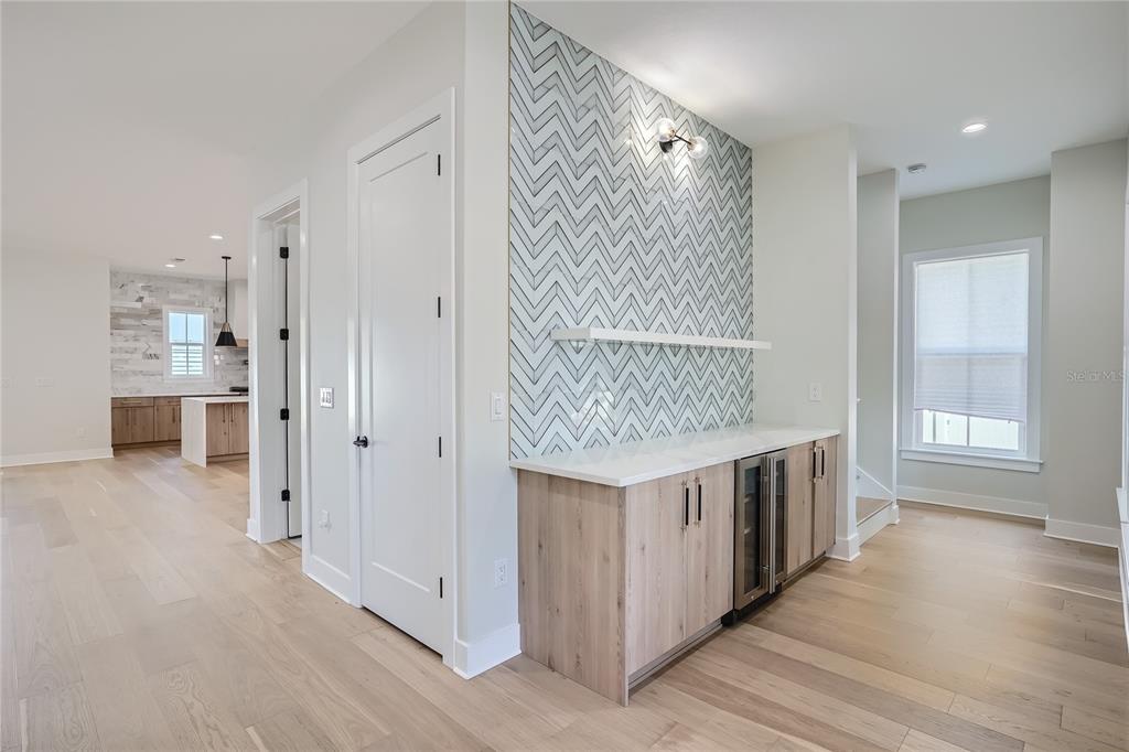 325 33rd Avenue North St. Petersburg, FL 33704 - Photo 6 of 57