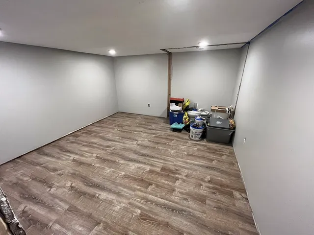 a view of a livingroom with furniture