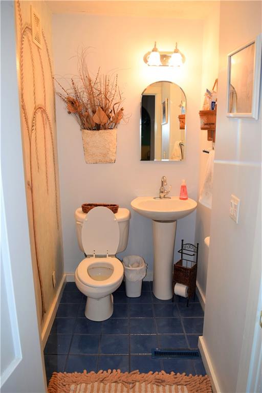 555 Rolling Meadows Road Waynesburg, PA 15370 - Photo 17 of 25 Gallery Image 17