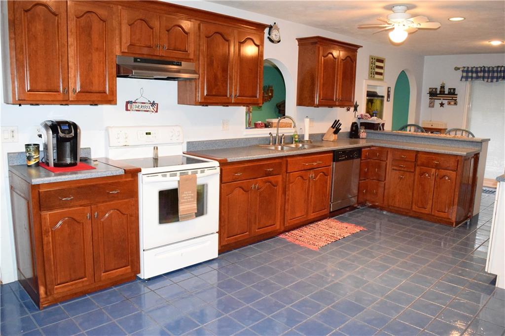 555 Rolling Meadows Road Waynesburg, PA 15370 - Photo 8 of 25 Gallery Image 8