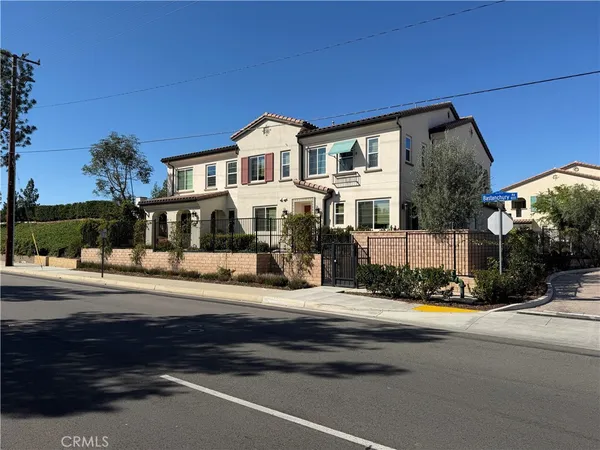 $3,700 | 812 Arletta Way, Fullerton, CA 92835